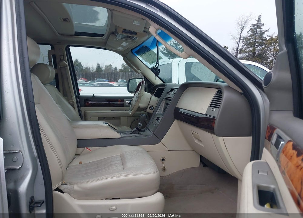 2004 LINCOLN NAVIGATOR VIN: 5LMFU27R44LJ22825