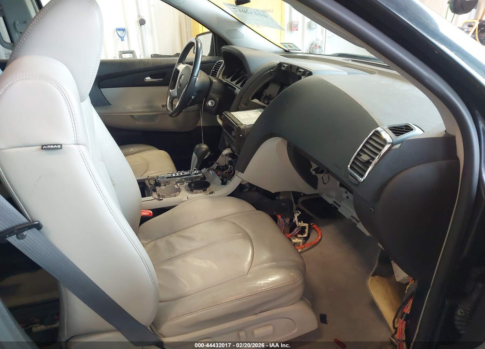 2008 GMC ACADIA SLT-2 VIN: 1GKEV33768J262584