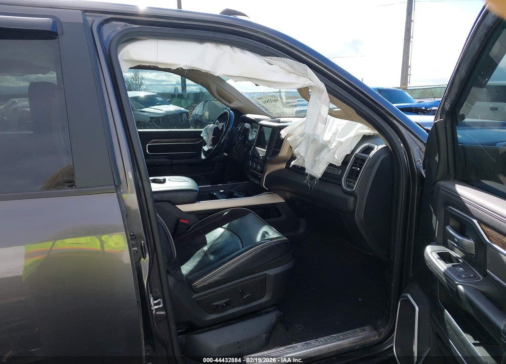 2019 RAM 3500 LAIE  4X4 8' BOX VIN: 3C63RRJL6KG703348