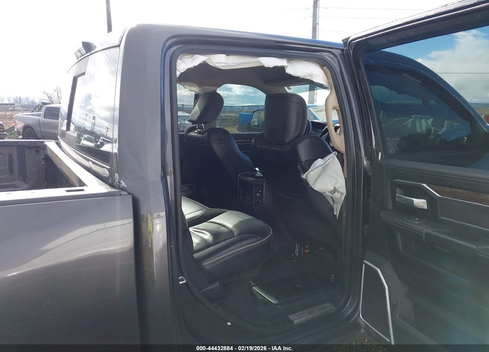 2019 RAM 3500 LAIE  4X4 8' BOX VIN: 3C63RRJL6KG703348