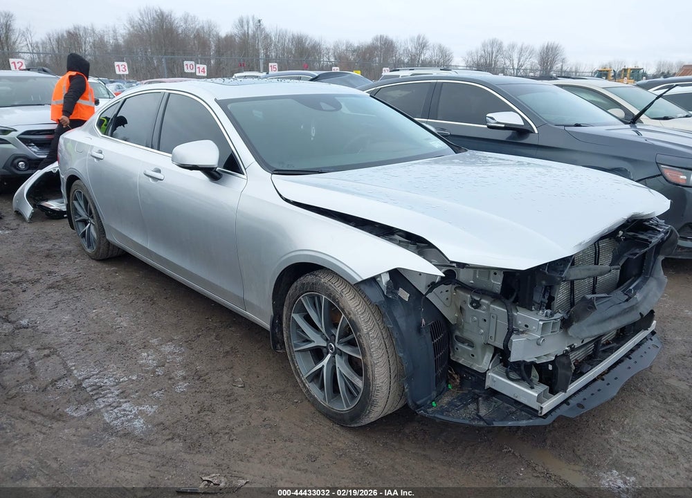 2017 VOLVO S90 T6 MOMENTUM VIN: YV1A22MK3H1015825