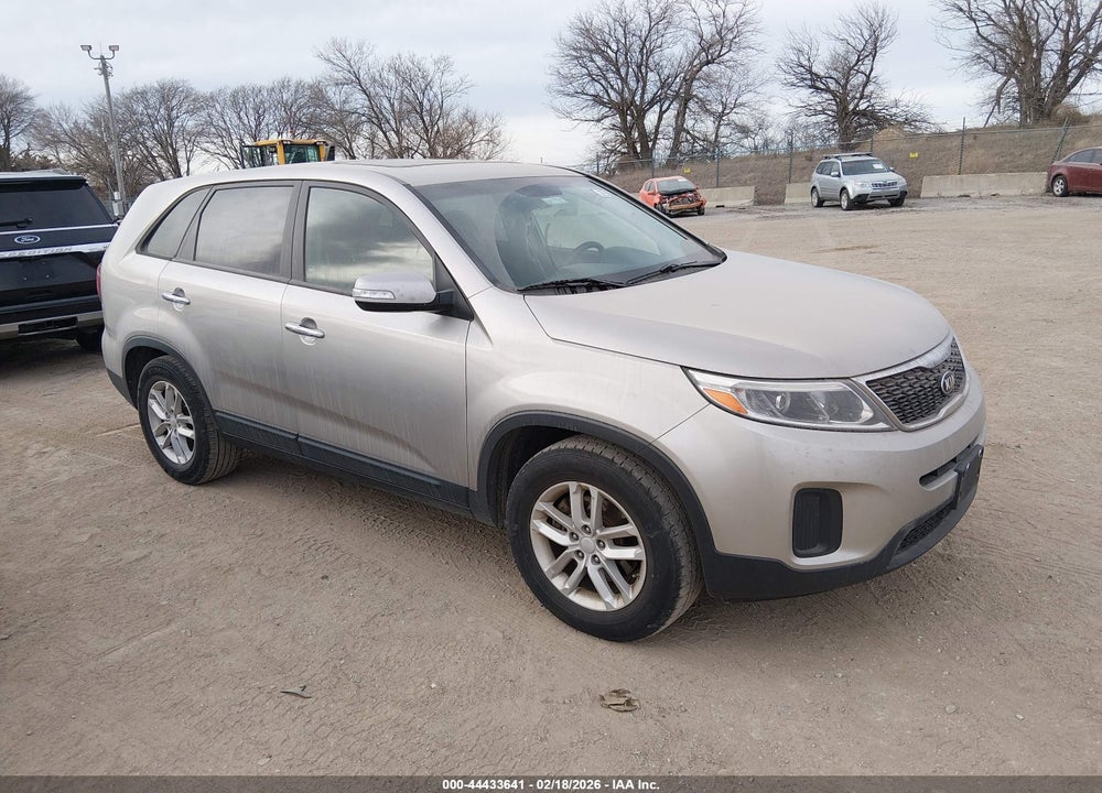 2015 KIA SORENTO LX VIN: 5XYKT3A63FG559825