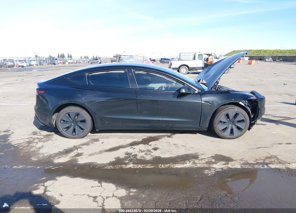 2025 TESLA MODEL 3 LONG RANGE REAR-WHEEL DRIVE/STANDARD REAR-WHEEL DRIVE VIN: 5YJ3E1EA0SF923010