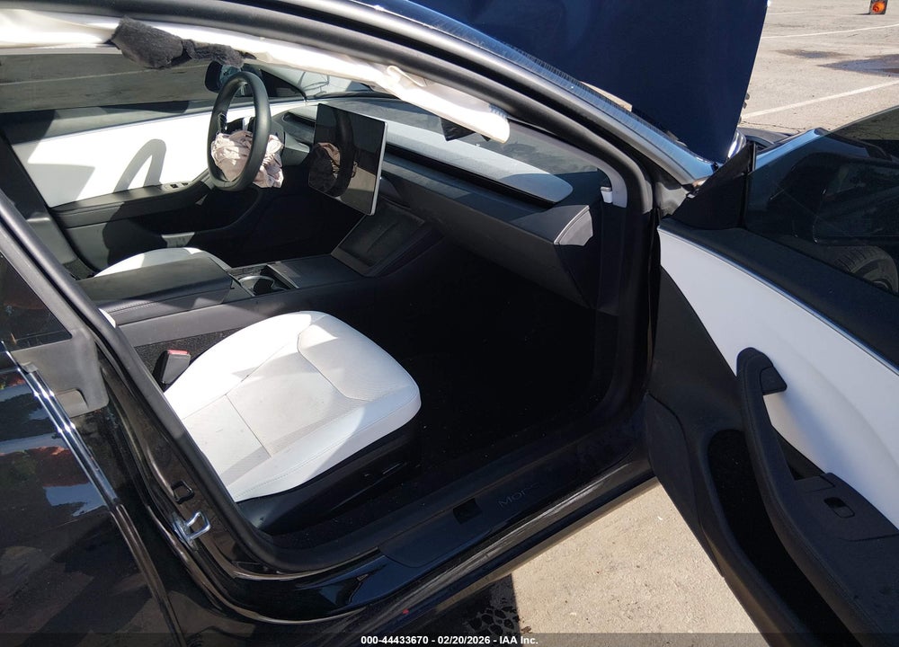 2025 TESLA MODEL 3 LONG RANGE REAR-WHEEL DRIVE/STANDARD REAR-WHEEL DRIVE VIN: 5YJ3E1EA0SF923010