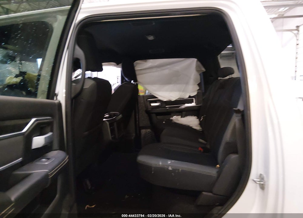 2024 RAM 3500 BIG HORN  4X4 8' BOX VIN: 3C63R3HL9RG241882