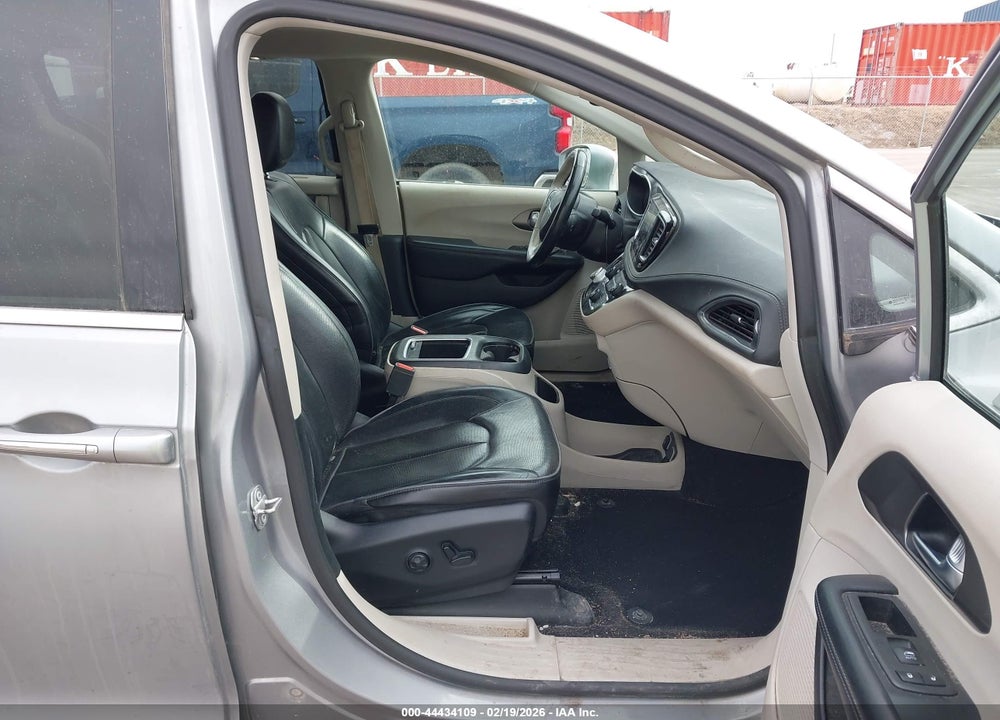 2019 CHRYSLER PACIFICA LIMITED VIN: 2C4RC1GG0KR552307