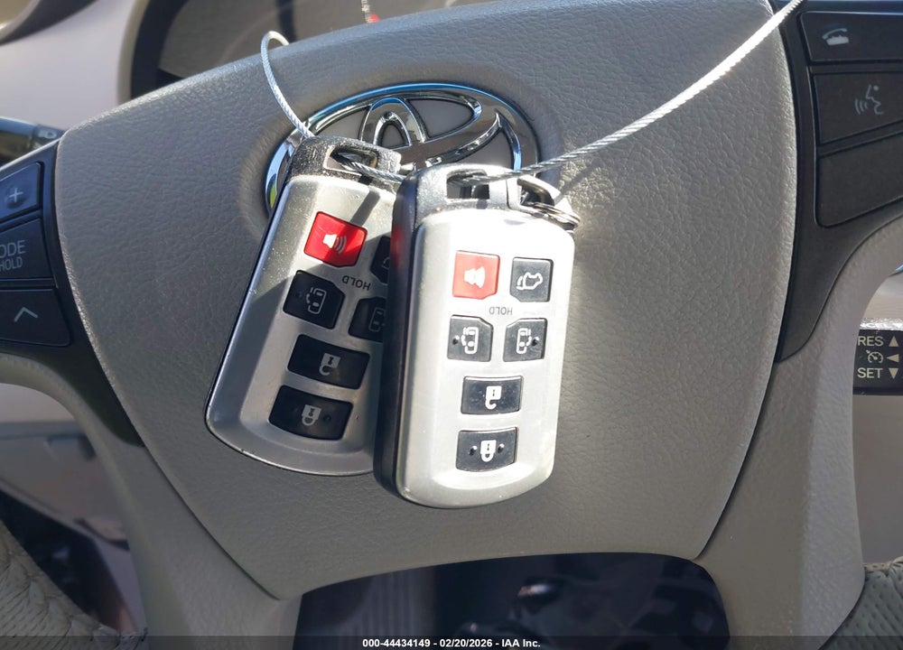 2014 TOYOTA SIENNA XLE/XLE AAS/LTD VIN: 5TDYK3DC6ES467639