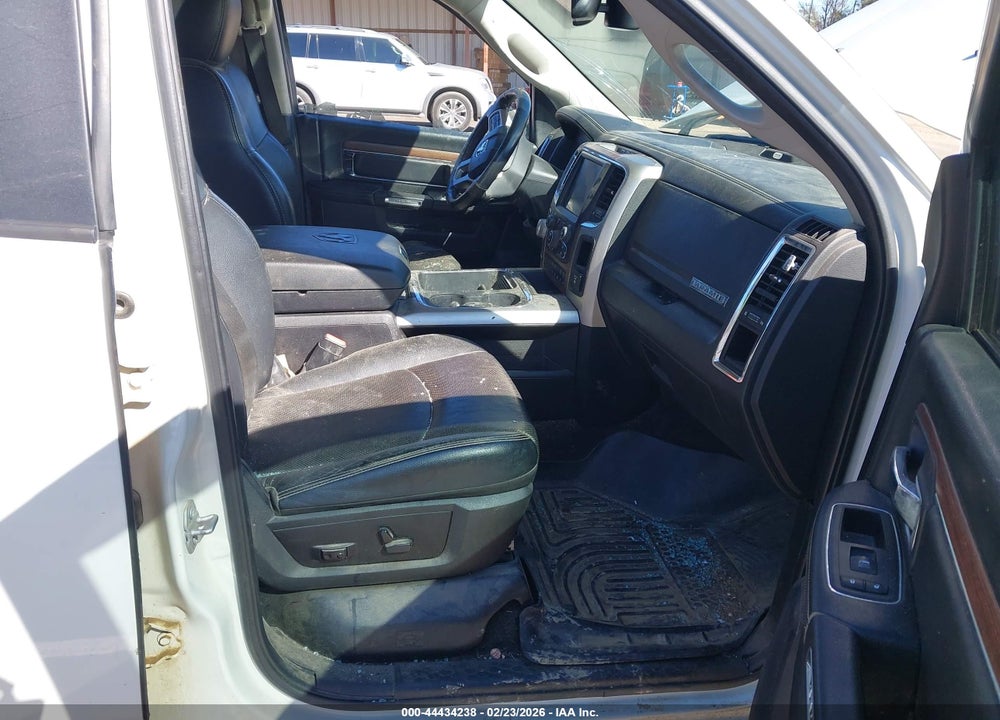 2017 RAM 1500 LAIE  4X4 5'7 BOX VIN: 1C6RR7NT8HS832668