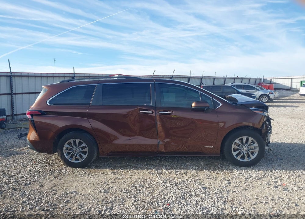 2021 TOYOTA SIENNA XLE VIN: 5TDYRKEC5MS002451