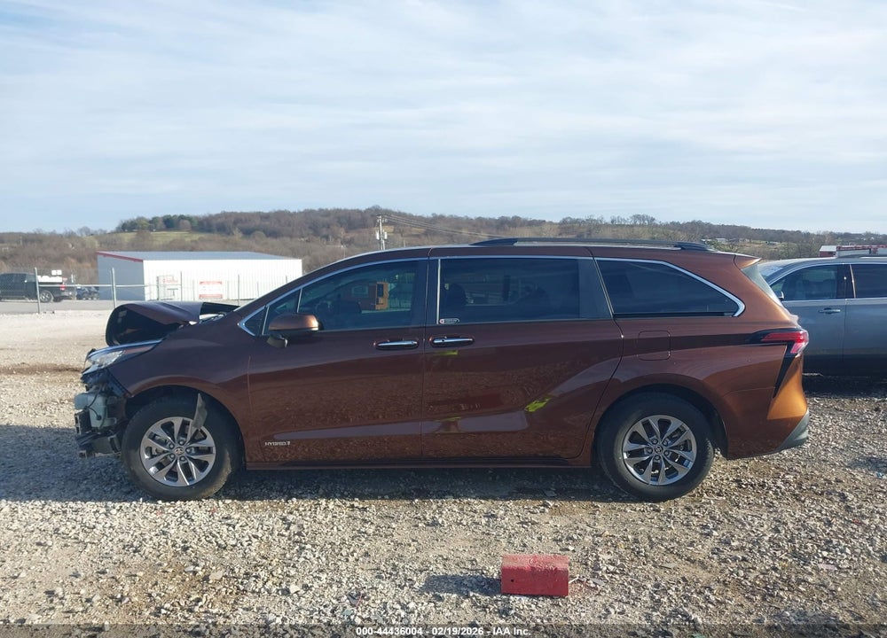 2021 TOYOTA SIENNA XLE VIN: 5TDYRKEC5MS002451