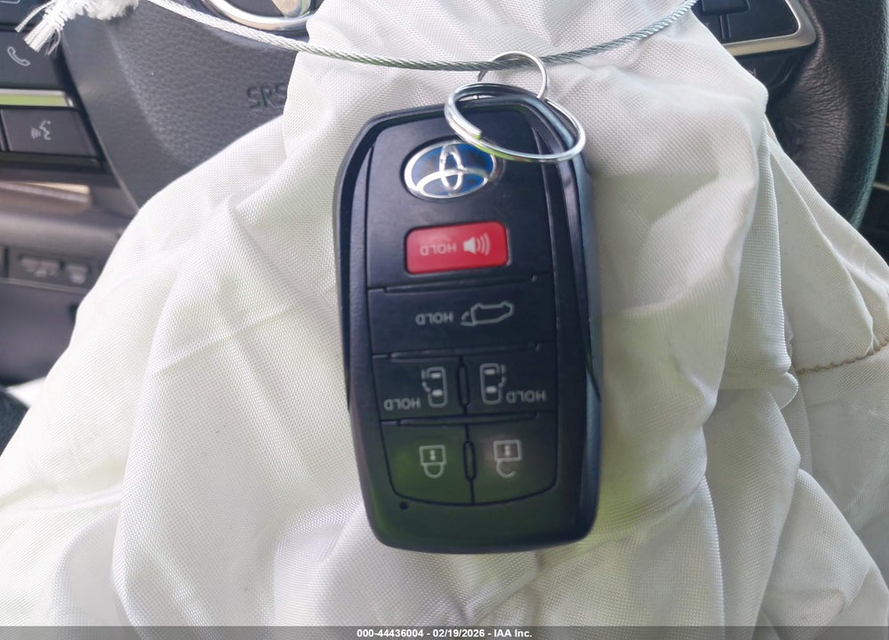 2021 TOYOTA SIENNA XLE VIN: 5TDYRKEC5MS002451