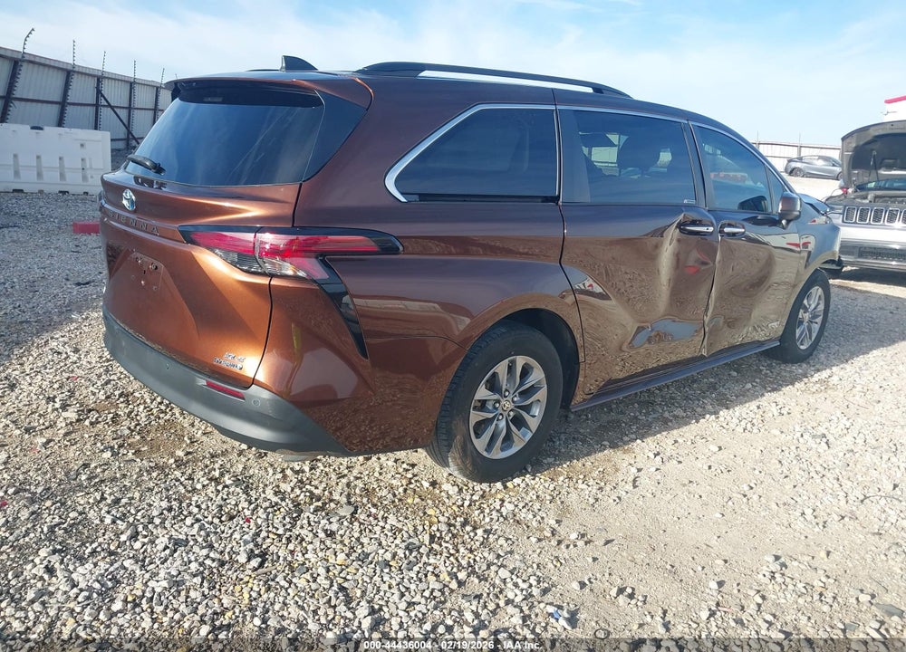 2021 TOYOTA SIENNA XLE VIN: 5TDYRKEC5MS002451