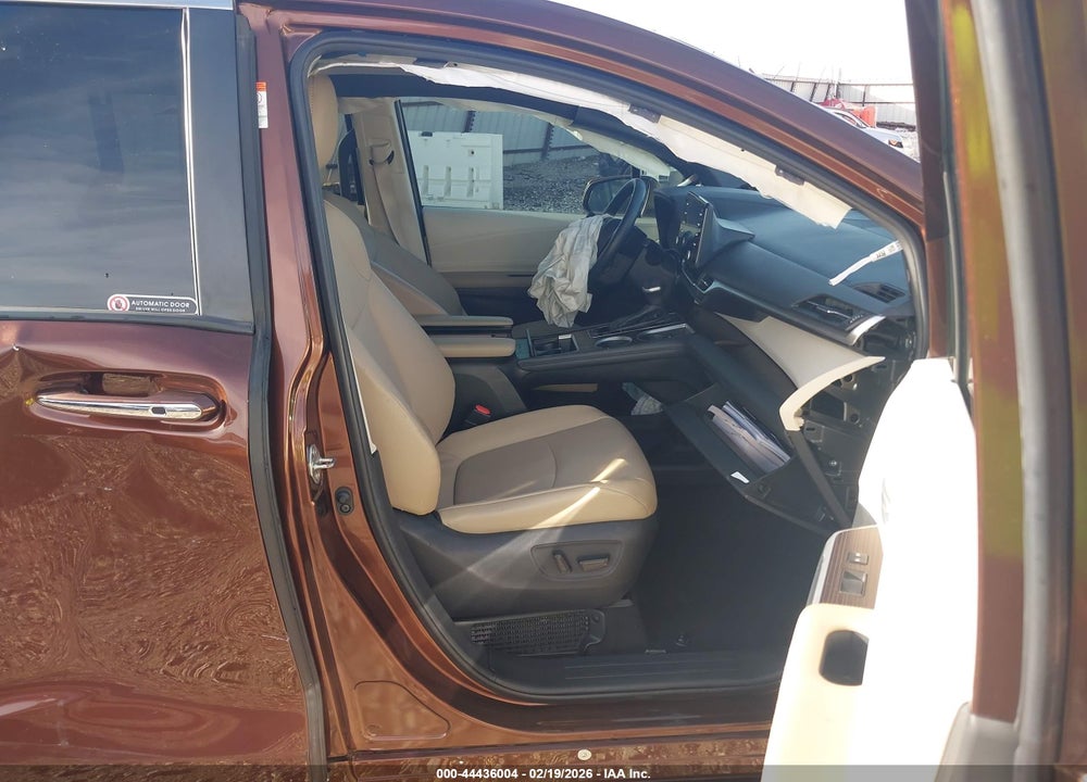 2021 TOYOTA SIENNA XLE VIN: 5TDYRKEC5MS002451