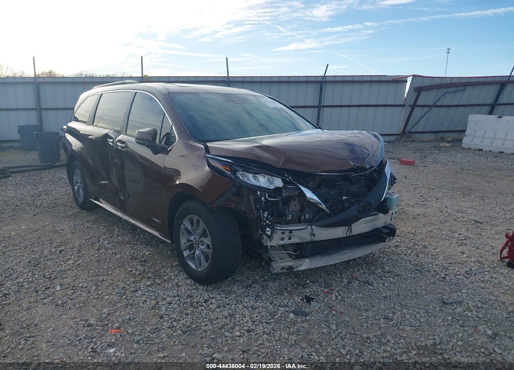 2021 TOYOTA SIENNA XLE VIN: 5TDYRKEC5MS002451