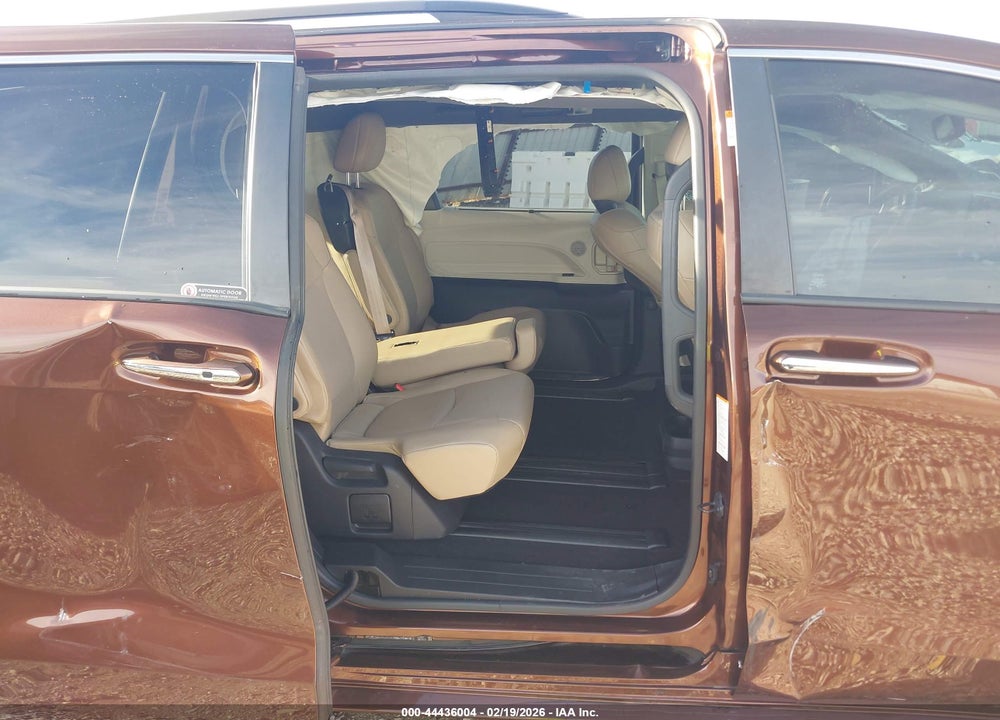 2021 TOYOTA SIENNA XLE VIN: 5TDYRKEC5MS002451