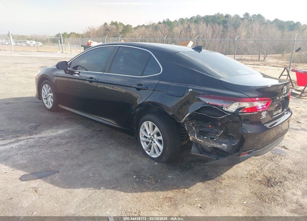2022 TOYOTA CAMRY LE VIN: 4T1C11AK3NU630543