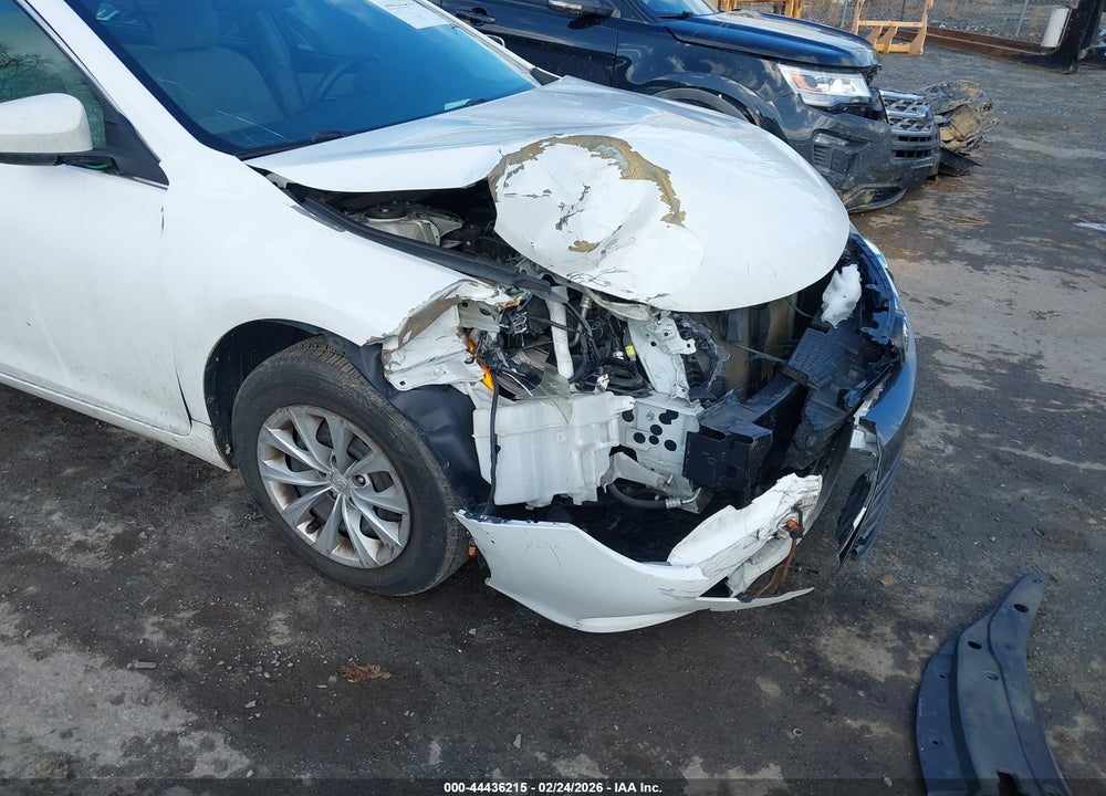 2016 TOYOTA CAMRY LE VIN: 4T4BF1FK9GR584442