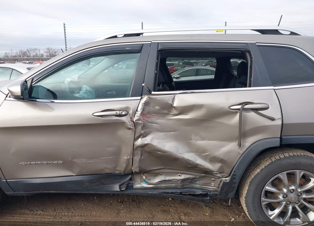 2019 JEEP CHEROKEE LATITUDE PLUS 4X4 VIN: 1C4PJMLX1KD239354