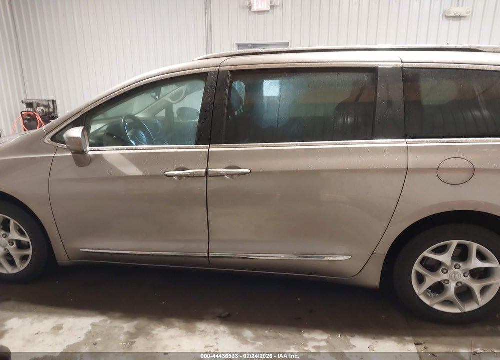 2017 CHRYSLER PACIFICA TOURING-L PLUS VIN: 2C4RC1EG6HR614272