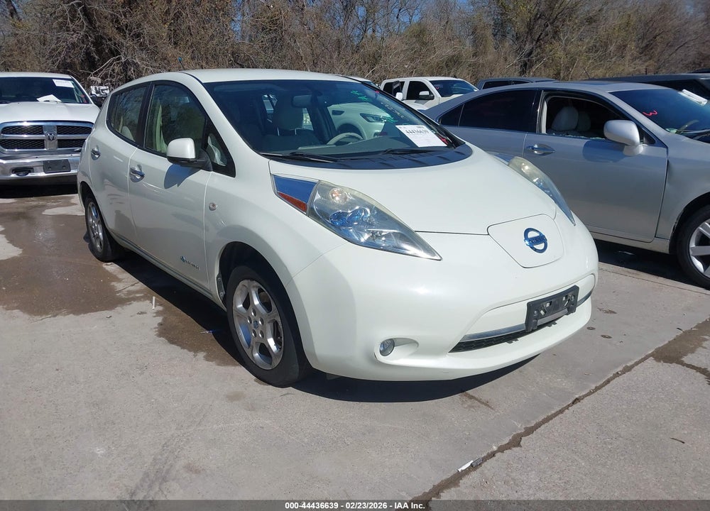 2011 NISSAN LEAF SL VIN: JN1AZ0CP2BT006700