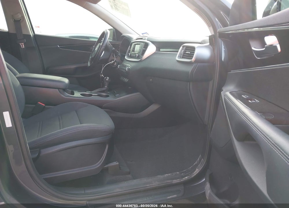 2016 KIA SORENTO LX VIN: 5XYPG4A30GG163312