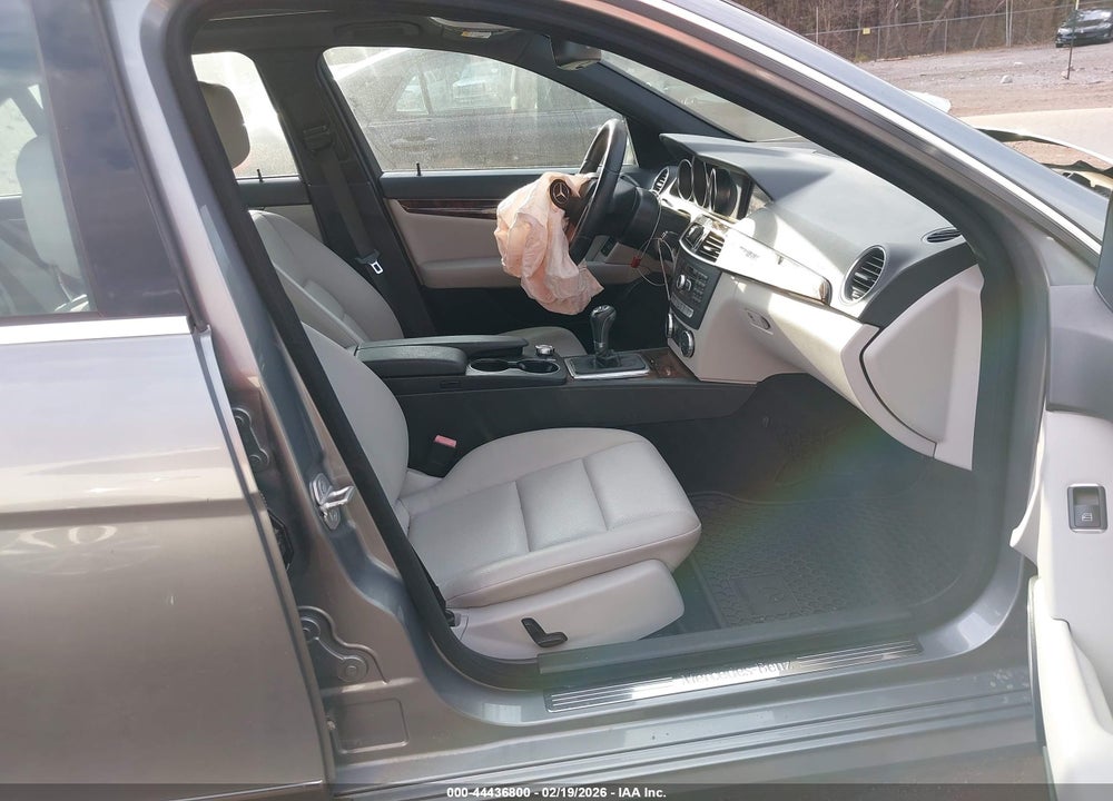 2013 MERCEDES-BENZ C 250 SPORT VIN: WDDGF4HB2DG129662
