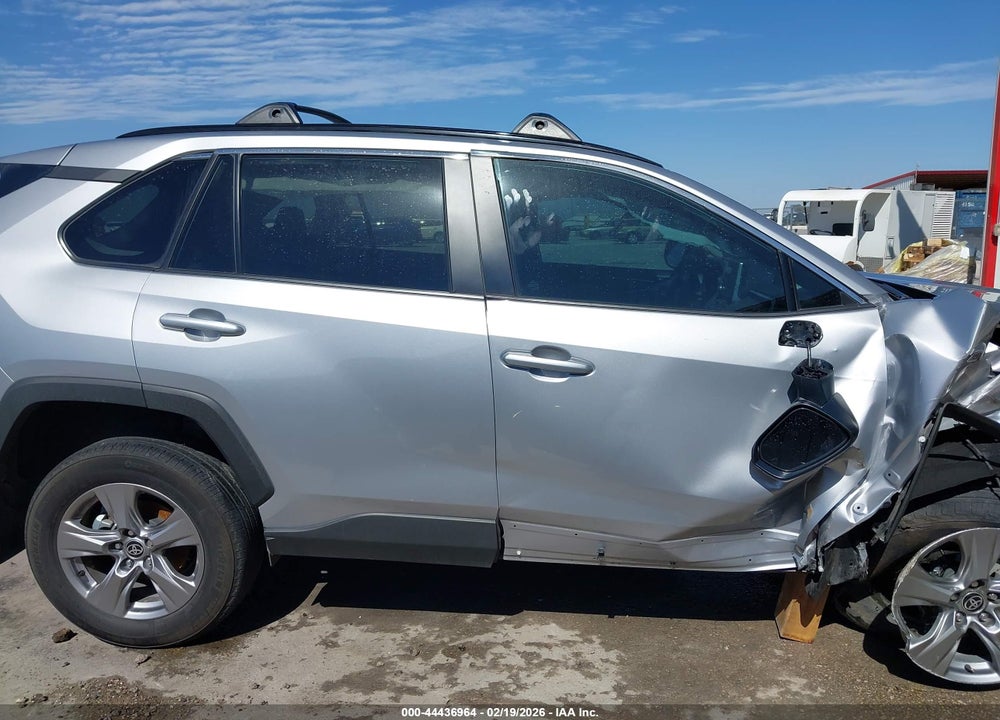 2024 TOYOTA RAV4 XLE VIN: 2T3W1RFV1RC257435