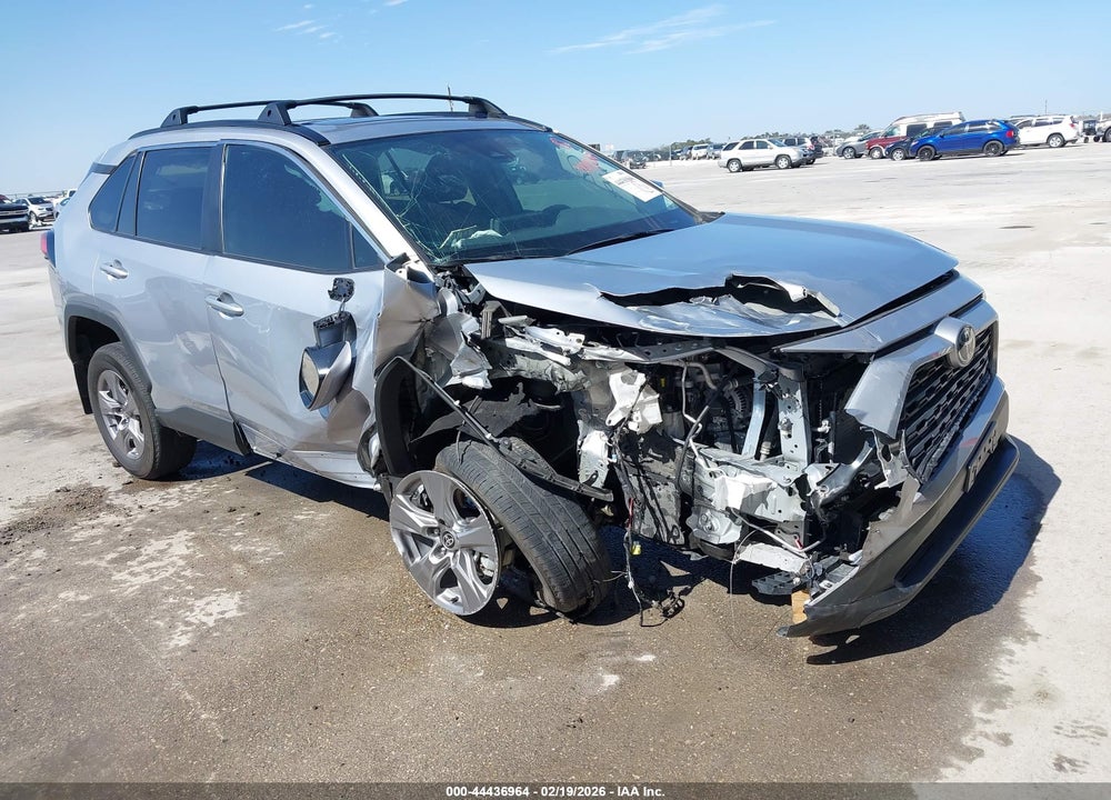 2024 TOYOTA RAV4 XLE VIN: 2T3W1RFV1RC257435