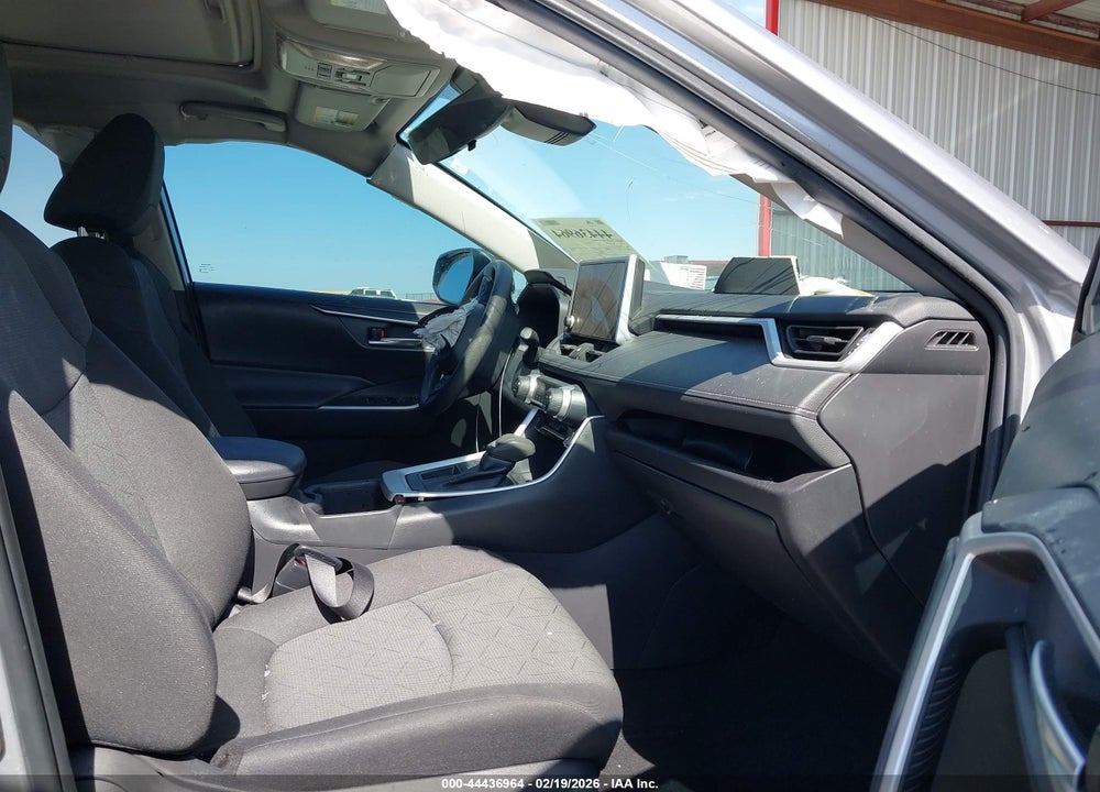 2024 TOYOTA RAV4 XLE VIN: 2T3W1RFV1RC257435