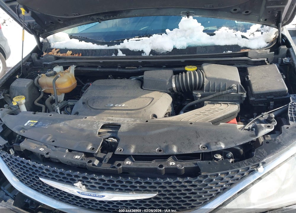 2018 CHRYSLER PACIFICA TOURING L VIN: 2C4RC1BG4JR317995
