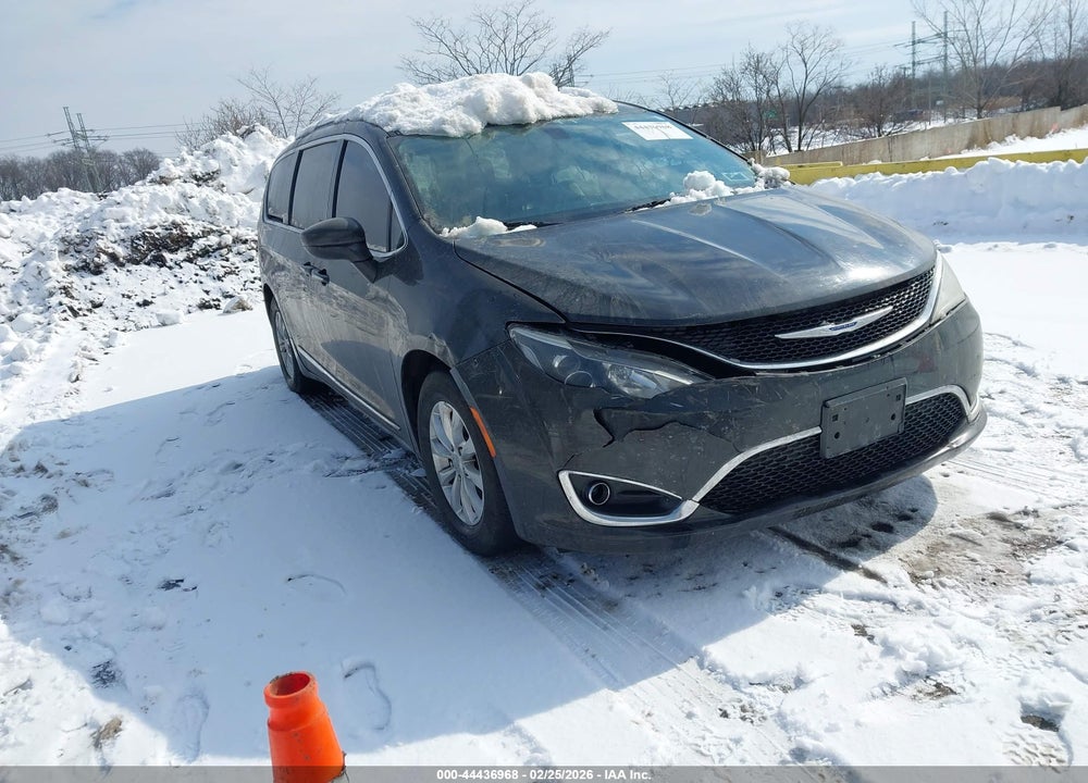 2018 CHRYSLER PACIFICA TOURING L VIN: 2C4RC1BG4JR317995