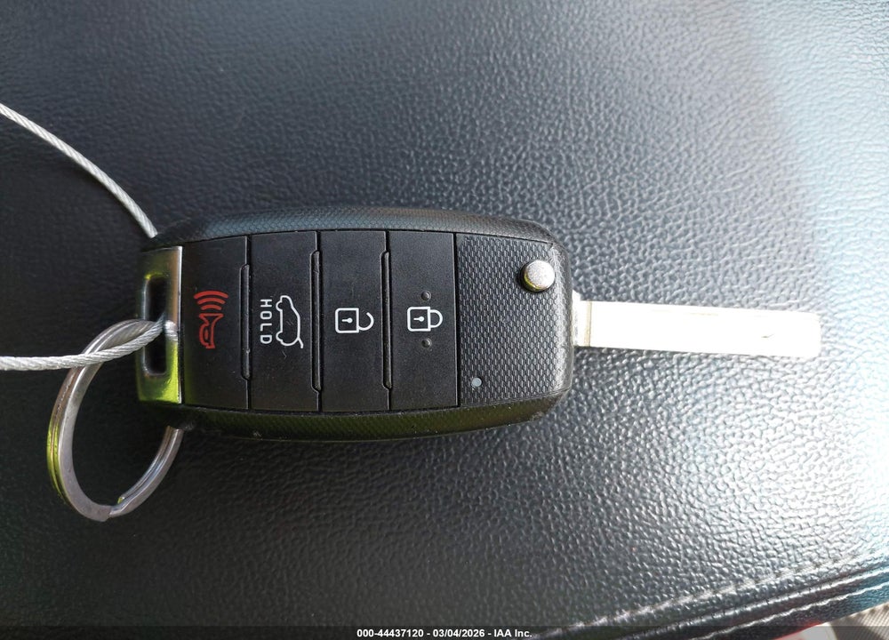 2016 KIA SORENTO 2.4L L VIN: 5XYPG4A3XGG186144