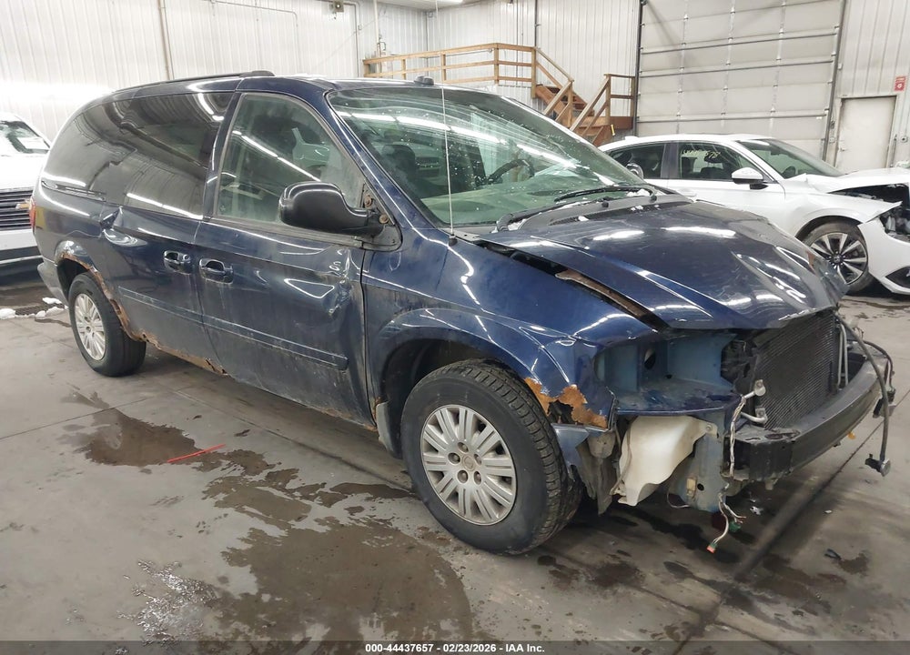 2005 CHRYSLER TOWN & COUNTRY LX VIN: 2C4GP44R25R593920