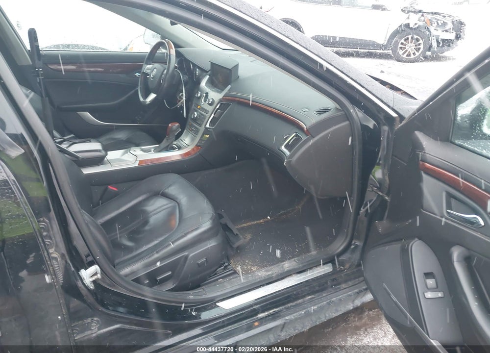 2010 CADILLAC CTS LUXURY VIN: 1G6DH5EGXA0111205