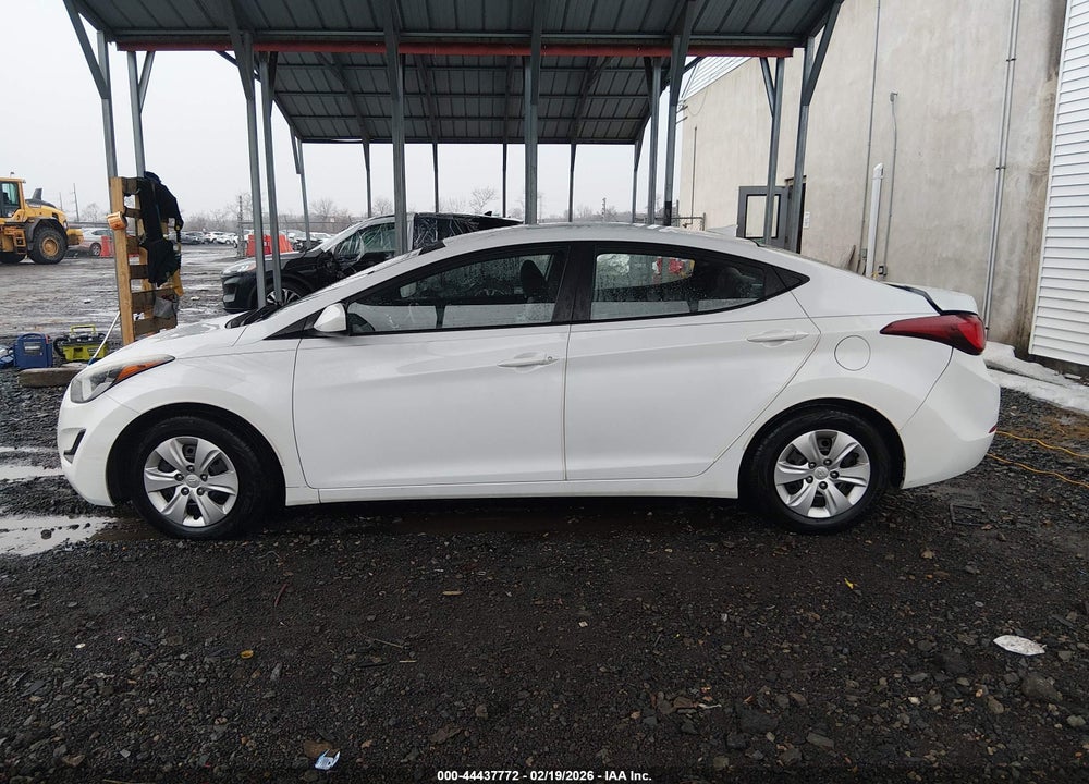2016 HYUNDAI ELANTRA SE VIN: 5NPDH4AE9GH732491