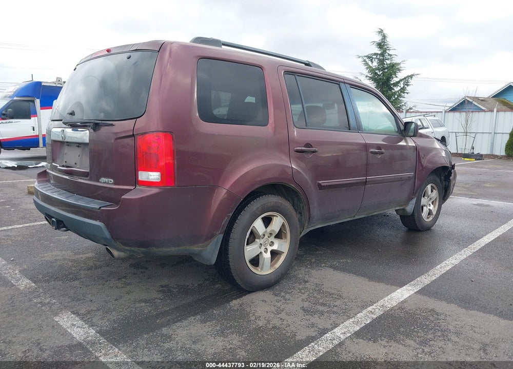 2011 HONDA PILOT EX-L VIN: 5FNYF4H57BB038791
