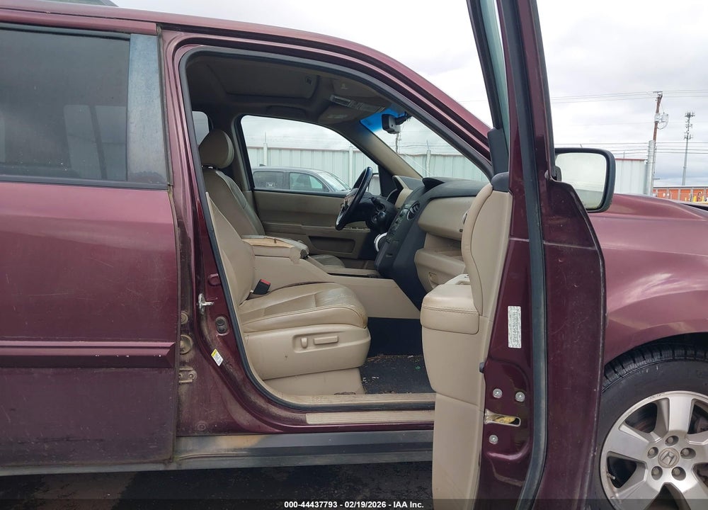 2011 HONDA PILOT EX-L VIN: 5FNYF4H57BB038791