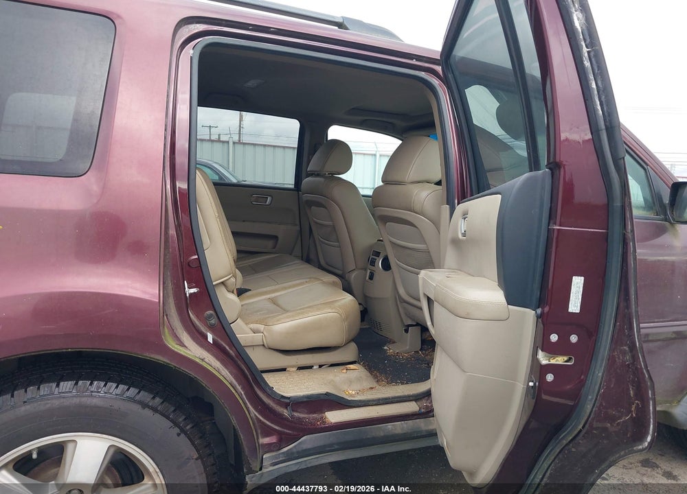 2011 HONDA PILOT EX-L VIN: 5FNYF4H57BB038791