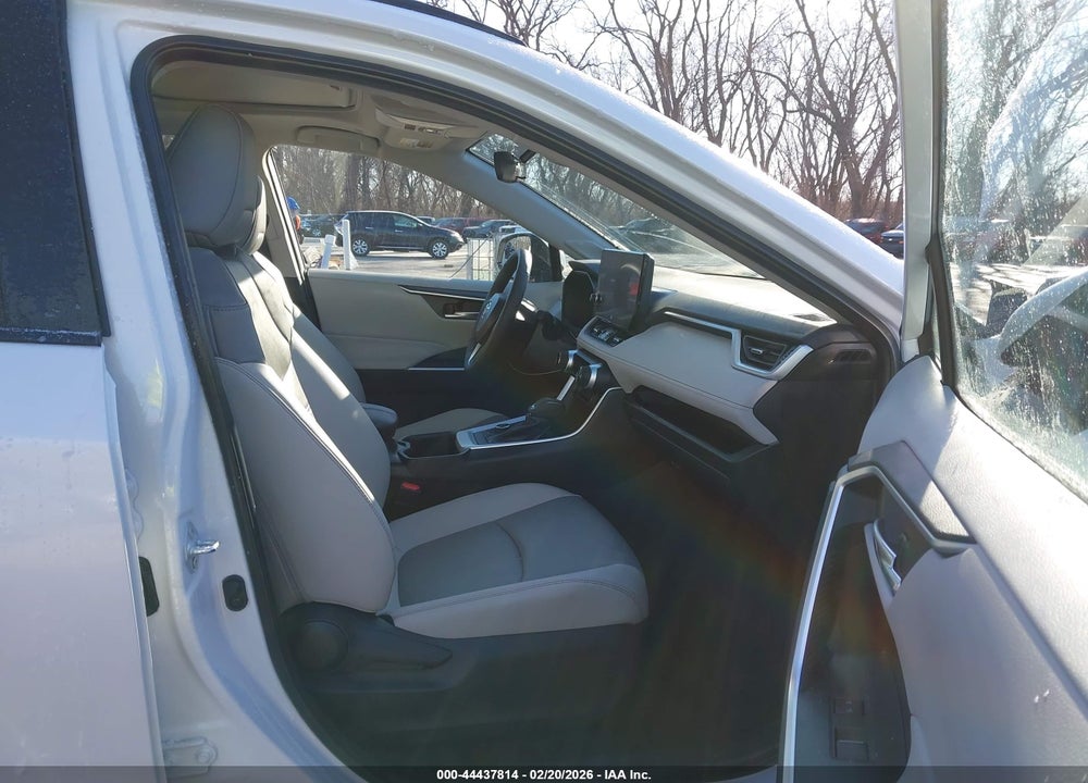 2025 TOYOTA RAV4 HYBRID XLE PREMIUM VIN: 4T3B6RFV8SU196704