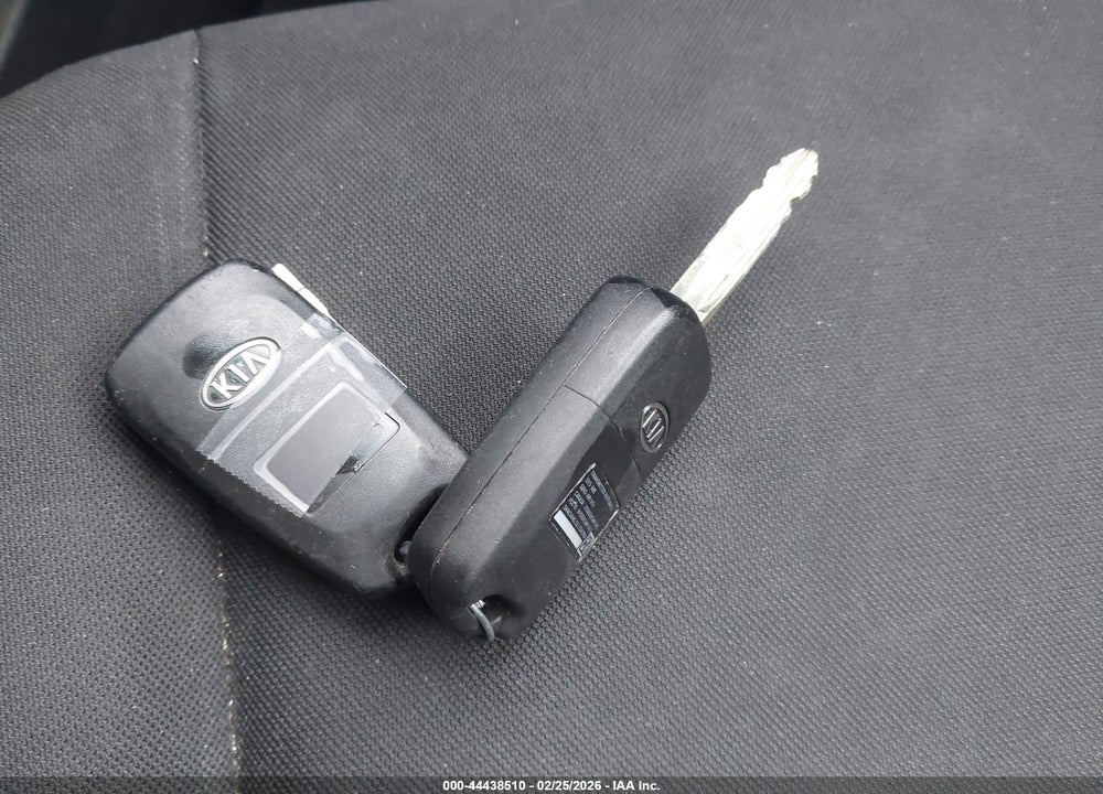 2012 KIA SOUL + VIN: KNDJT2A65C7397131