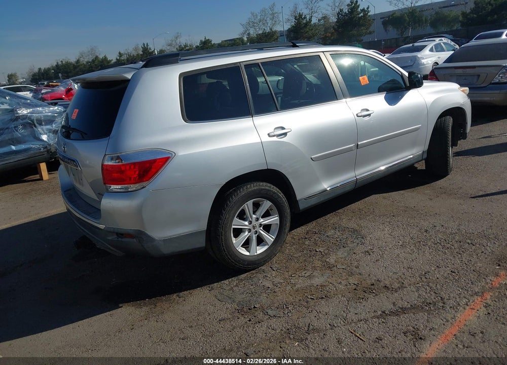2011 TOYOTA HIGHLANDER BASE V6 VIN: 5TDBK3EH8BS051829
