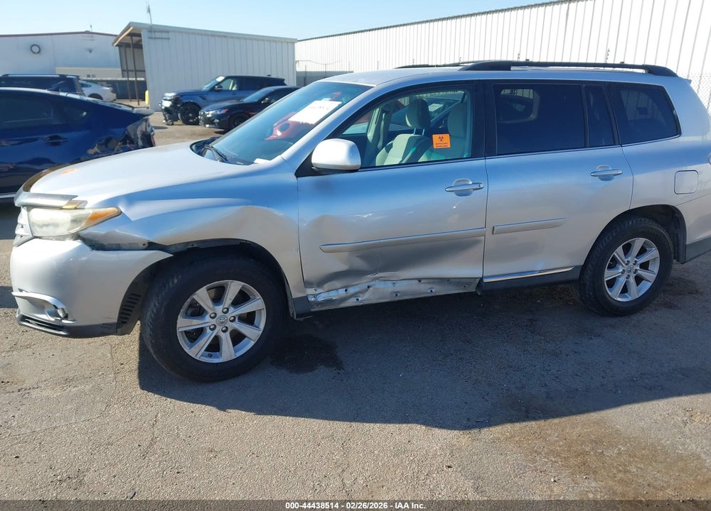 2011 TOYOTA HIGHLANDER BASE V6 VIN: 5TDBK3EH8BS051829