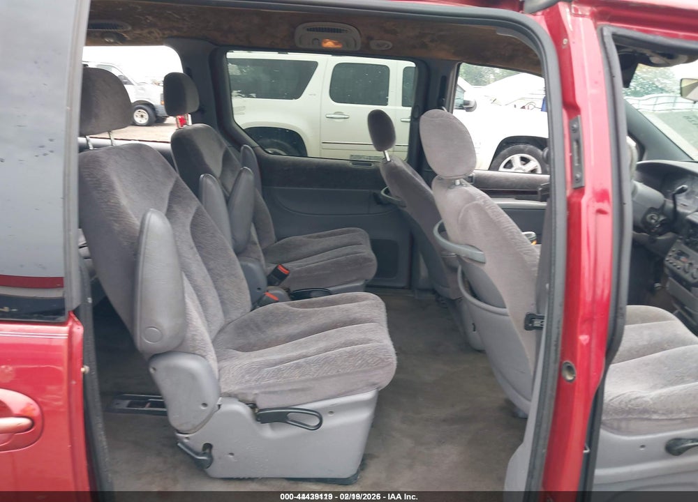 2000 CHRYSLER TOWN & COUNTRY LX VIN: 1C4GP44G1YB671279