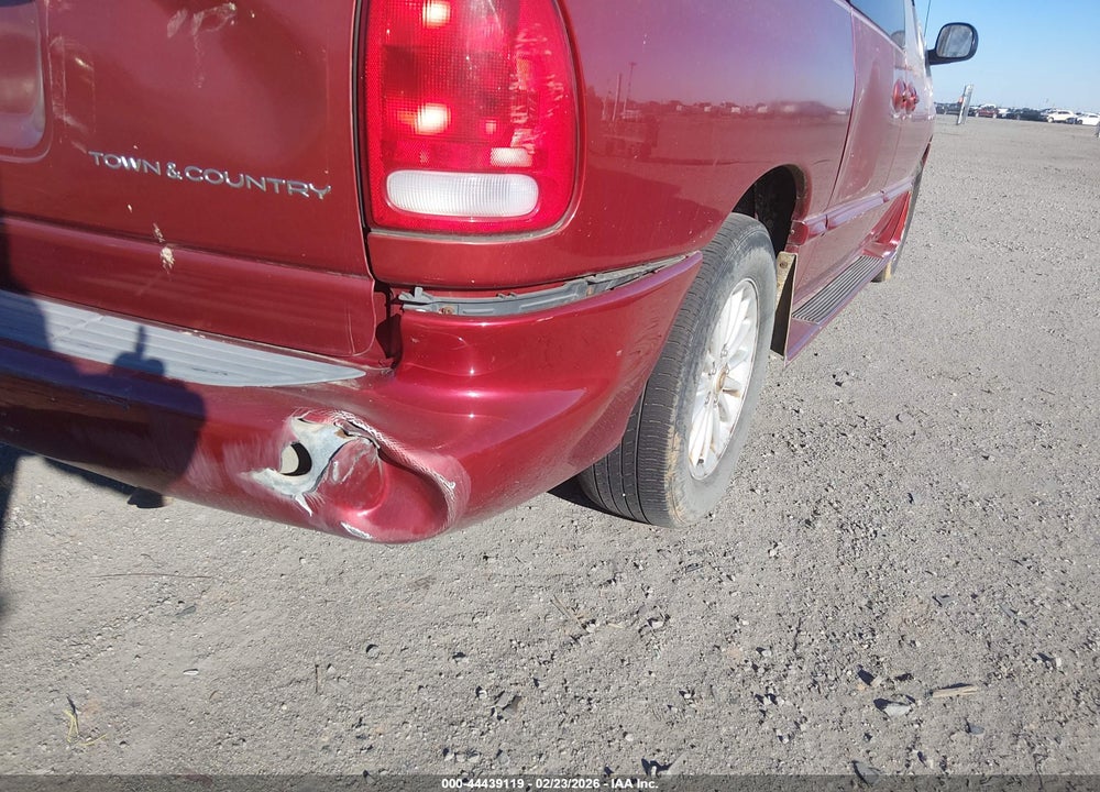 2000 CHRYSLER TOWN & COUNTRY LX VIN: 1C4GP44G1YB671279