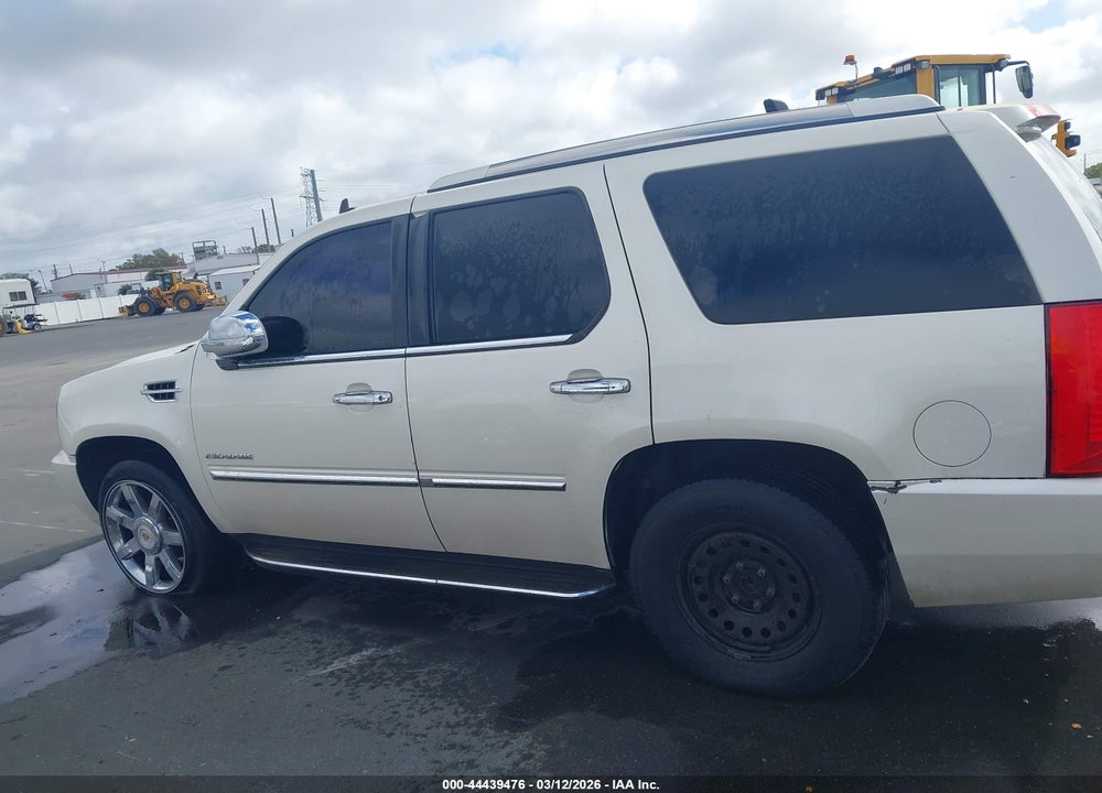 2013 CADILLAC ESCALADE LUXURY VIN: 1GYS4BEF5DR206464