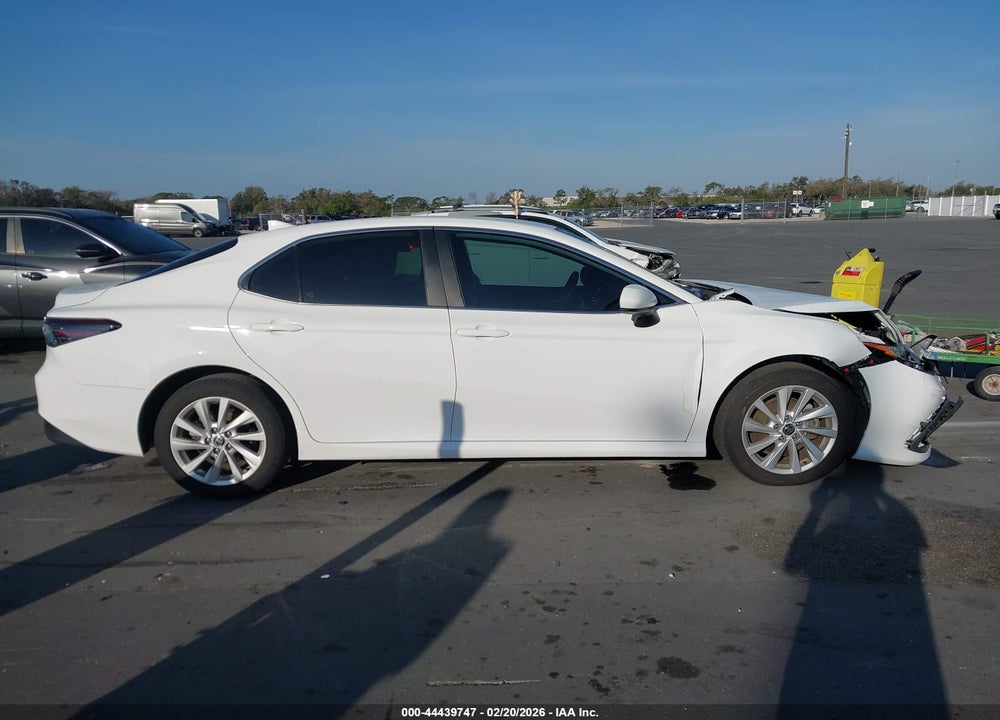 2022 TOYOTA CAMRY LE VIN: 4T1C11AK7NU711447