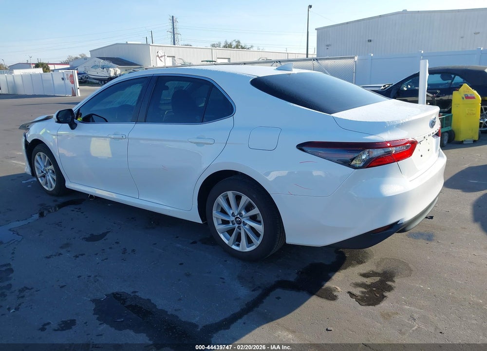 2022 TOYOTA CAMRY LE VIN: 4T1C11AK7NU711447