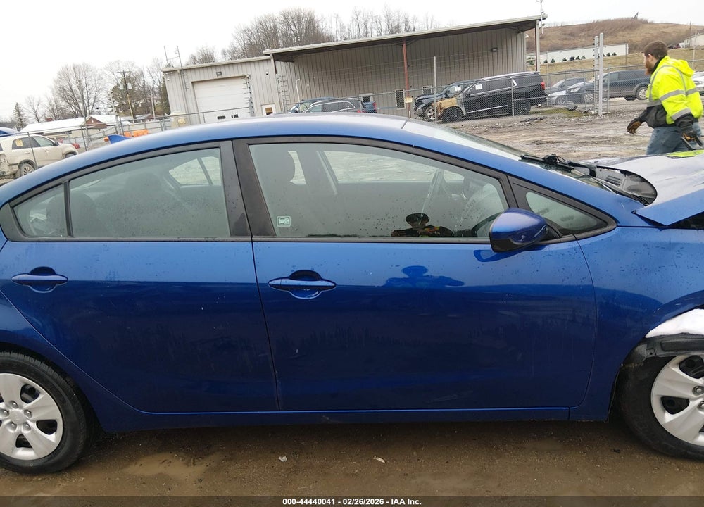 2017 KIA FORTE VIN: 3KPFK4A70HE158512