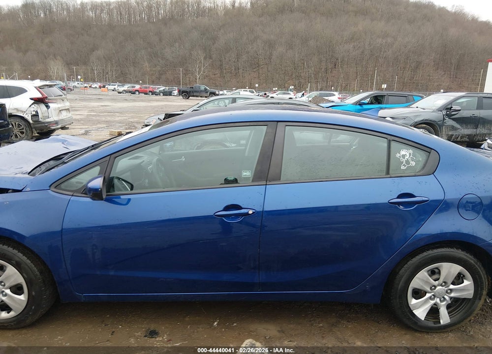 2017 KIA FORTE VIN: 3KPFK4A70HE158512