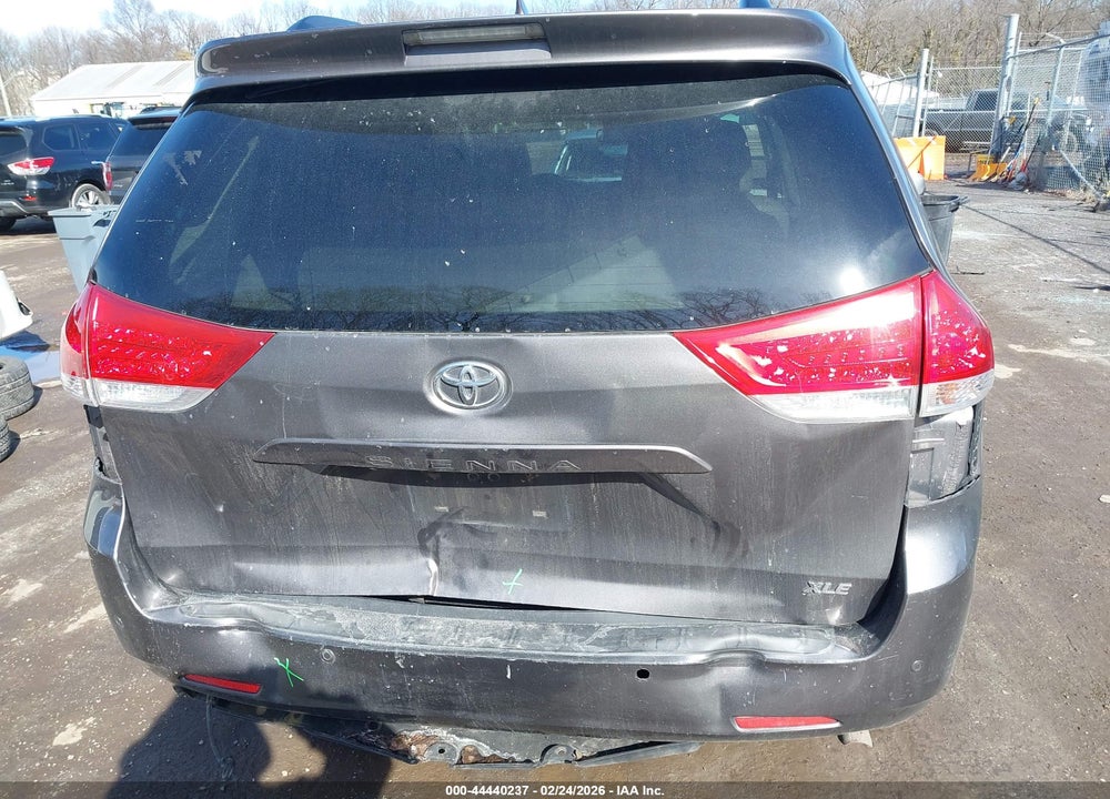 2012 TOYOTA SIENNA XLE V6 8 PASSENGER VIN: 5TDYK3DC5CS183321